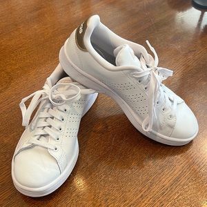 Adidas women’s advantage gold trim sneaker
